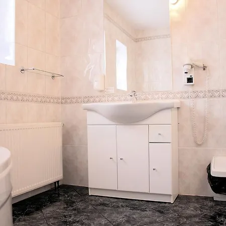 Pokoje Goscinne Lux Faltom